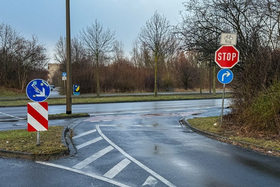 An dieser Tankstellen-Ausfahrt und dem Zweirichtungsradweg kam es am 6. März 2024 zu dem Unfall mit tödlichen Folgen.