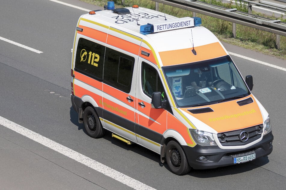 Unfall A2: Kölnerin (58) stirbt auf der A2! Ihr Renault krachte in einen Sattelzug