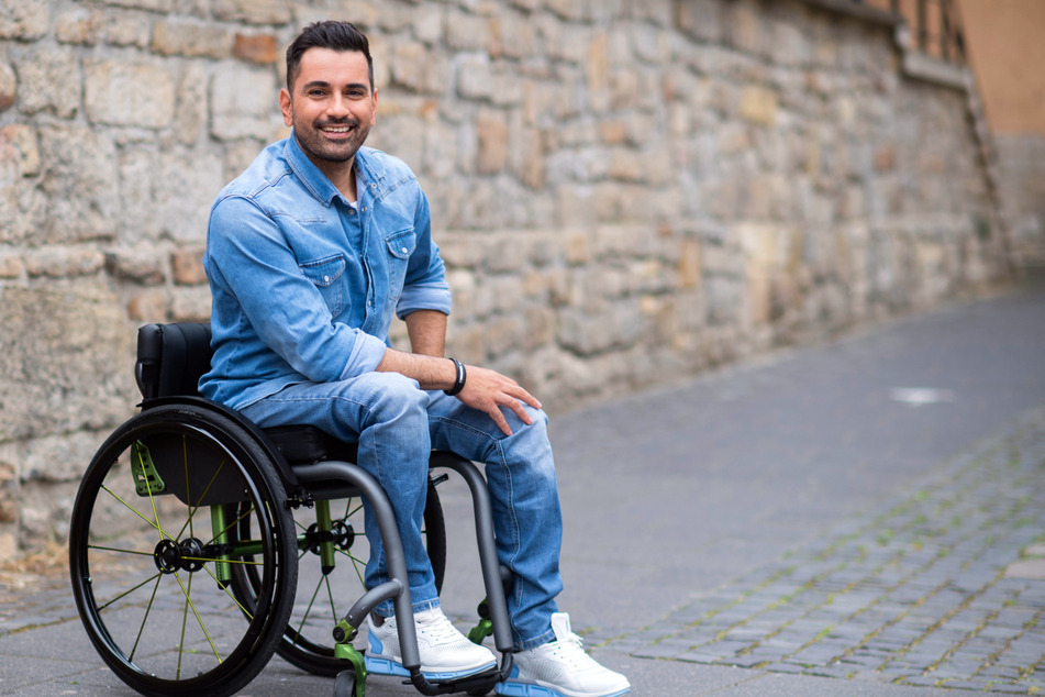 Tan Caglar (44) kam mit einer Rückenmarkserkrankung zur Welt und ist deshalb seit seinem 25. Lebensjahr auf den Rollstuhl angewiesen. (Archivbild)