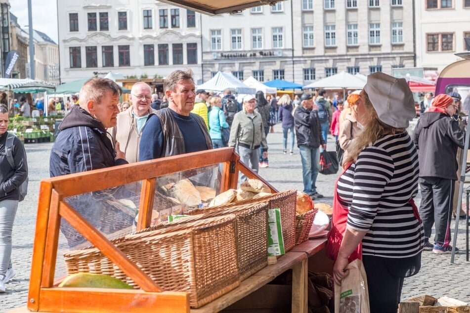Aber man konnte natürlich auch Brot und andere Lebensmittel kaufen.