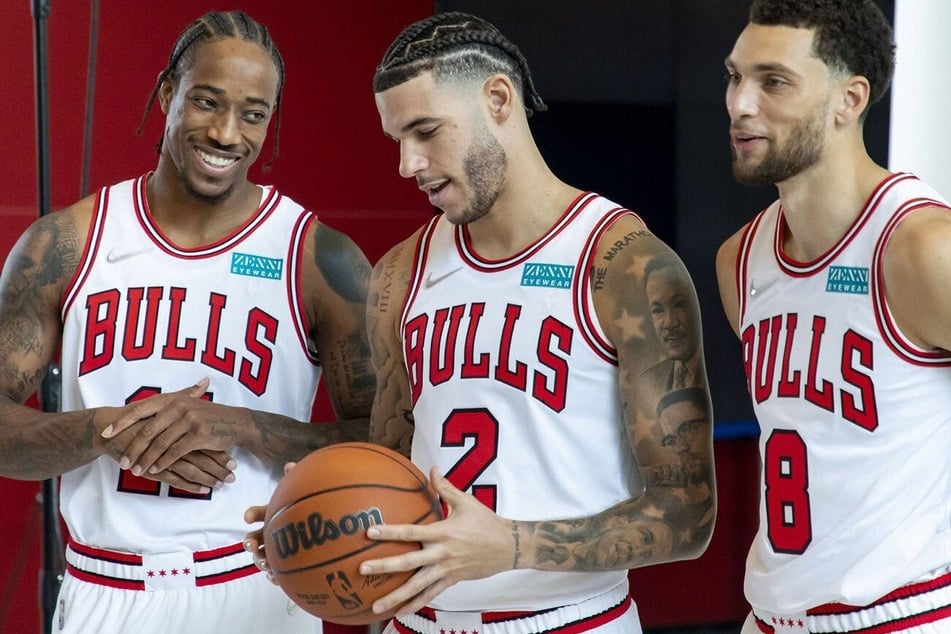 Bulls forward DeMar DeRozan (l.) and guards Lonzo Ball (c.) and Zach LaVine look to bring Chicago back to greatness in the 2021-22 regular season.