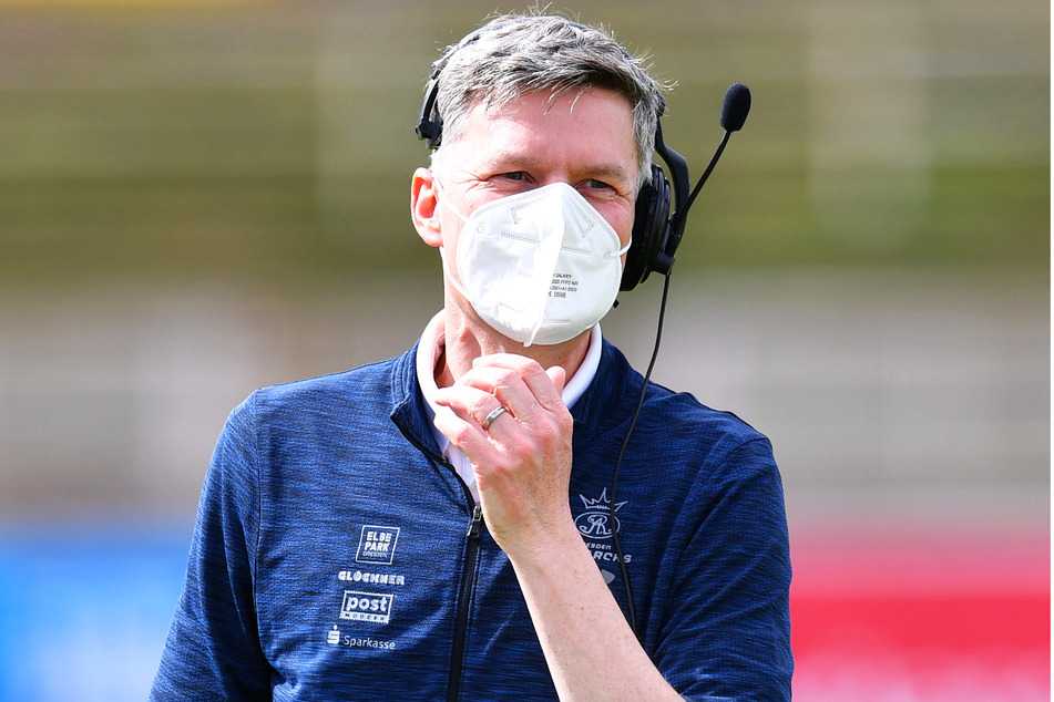 Zum Glück verbirgt die Maske den wahren Gesichtsausdruck von Headcoach Ulrich Däuber (51). Er war in Köln bedient.