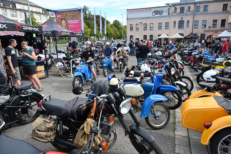 Rund 300 Fahrzeuge wurden am heutigen Sonntag auf dem Gelände des Fahrzeugmuseums präsentiert.