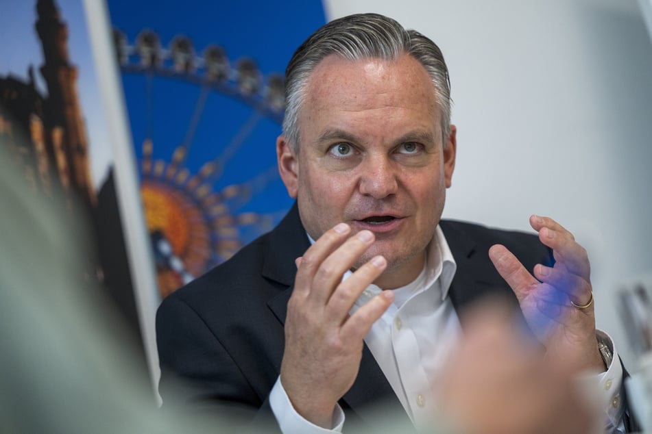 Wiesnchef Christian Scharpf (53, SPD) hat vor Monaten ein Hotel an der Theresienwiese gebucht, um schnell auf dem Oktoberfest sein zu können.