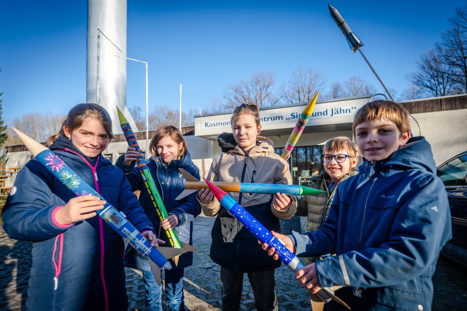 Freuen sich schon darauf, ihre Raketen abfeuern zu können (v.l.): Mia-Marie, Alma, Ilay, Johann und Fabian.