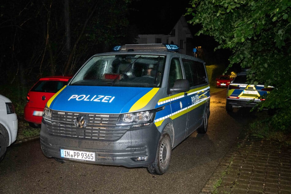 In einem Einfamilienhaus in Herrsching hatten Polizisten nach einem Notruf die Leiche des 74-Jährigen gefunden.
