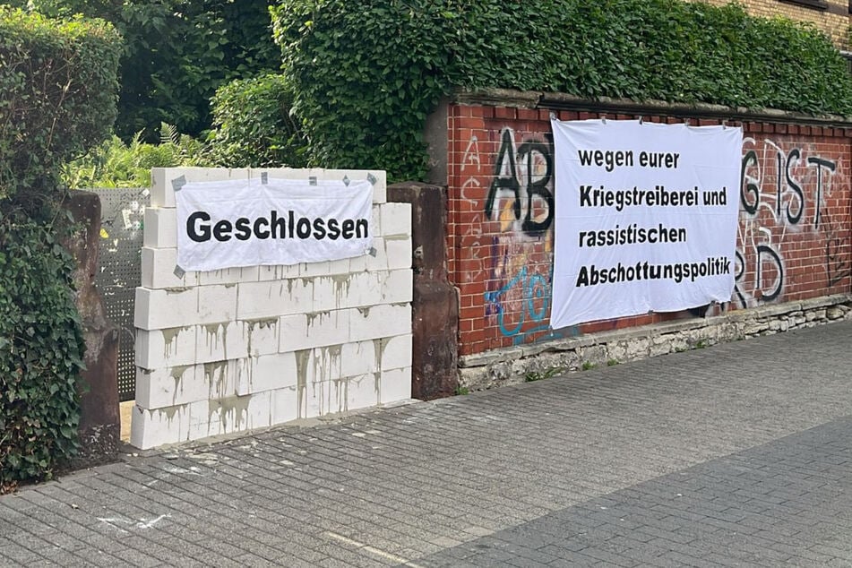 Die CDU-Parteizentrale in Göttingen wurde über Nacht zugemauert.