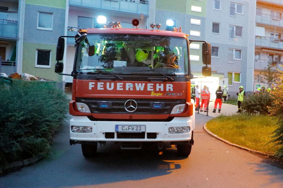 Chemnitz: Brandstiftung in Chemnitzer Wohnblock: Gebäude evakuiert