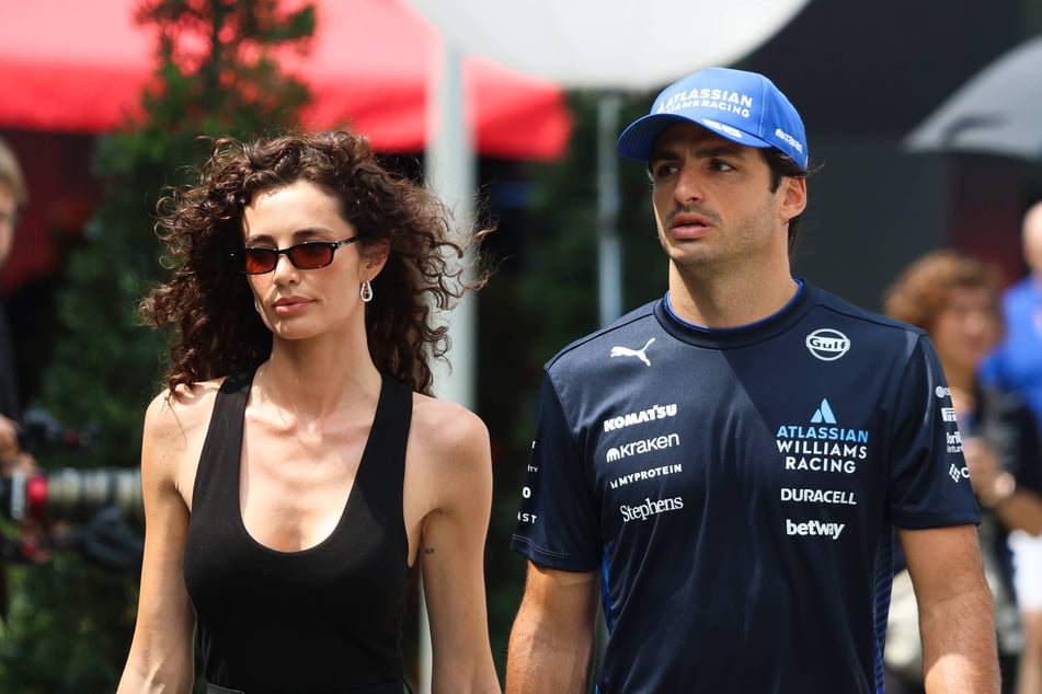 Carlos Sainz (31, r.) mit seiner Freundin Rebecca Donaldson (30) beim Großen Preis von Singapur.
