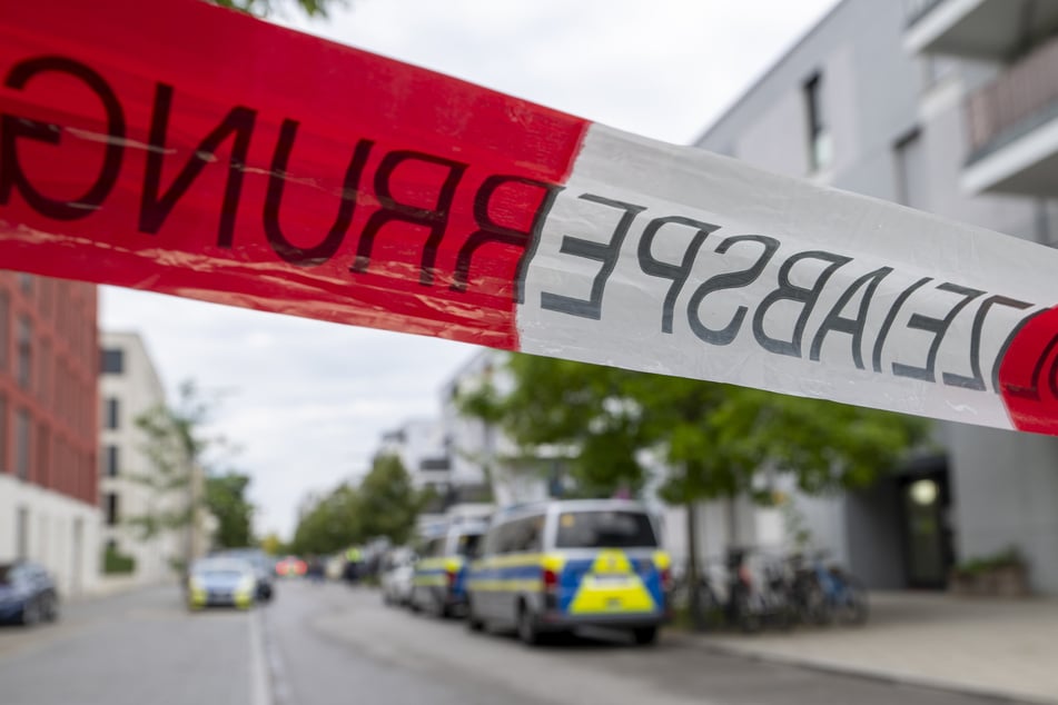 Nach einer Massenschlägerei in Schwabing-Freimann sollte eine Wohnung durchsucht werden, doch dann fielen Schüsse.
