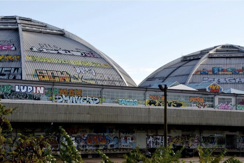 Unter den beiden Kuppeln des Kohlrabizirkus wird seit dem Kauf der Stadt 2021 eifrig gewerkelt und saniert.