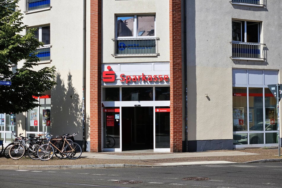 Überwachungskameras in der Sparkassen-Filiale in der Könneritzstraße 52 in Leipzig-Schleußig machten Aufnahmen von den Tätern.