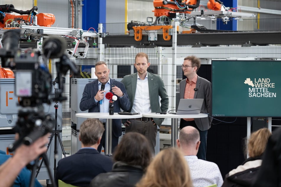 Landrat Dirk Neubauer (53, parteilos) hatte seine Solar-Pläne in einer Pressekonferenz beim Hersteller Meyer Burger vorgestellt.