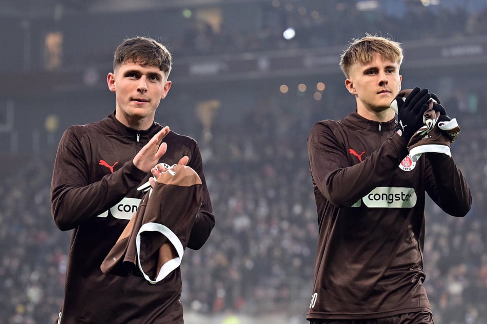 Fin Stevens (22, l.) und Erik Ahlstrand (24) stehen zwar immer wieder im Kader, kommen aber nicht zum Einsatz.