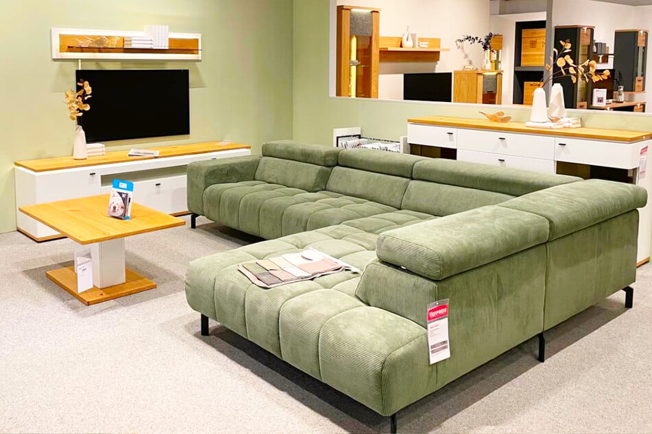 Tolle Ecksofas in vielen Farben gibt's hier ab Samstag (27.12.) im Angebot