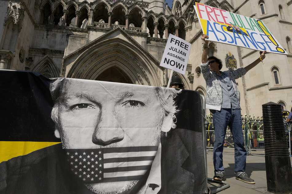 Jubel im Lager Assange! Vorerst keine Auslieferung an USA