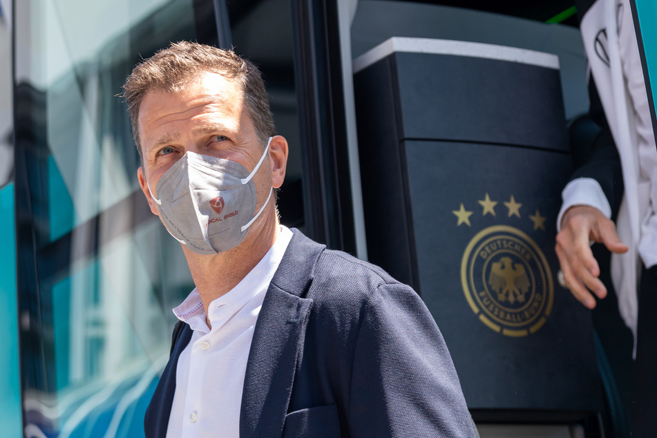 Klare Haltung des DFB-Sportdirektors: Oliver Bierhoff (53) hat sich gegen die Austragung von Weltmeisterschaften alle zwei Jahre ausgesprochen.