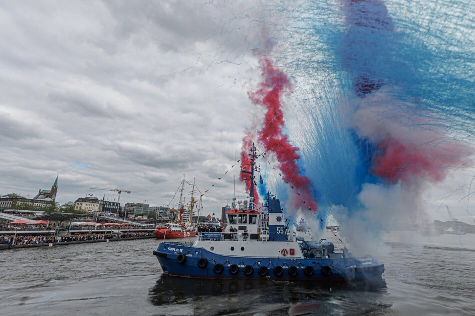 Zum Abschluss des Schlepperballetts gab es ein Farb-Feuerwerk.