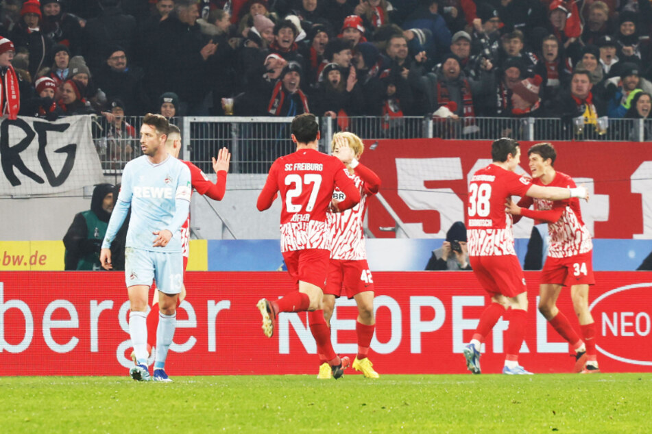In Überzahl jubelte der SC Freiburg am Ende über den Sieg.