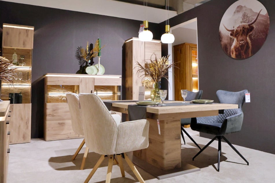 Auf der Suche nach neuen Esszimmer-Möbeln? Hier werdet Ihr fündig