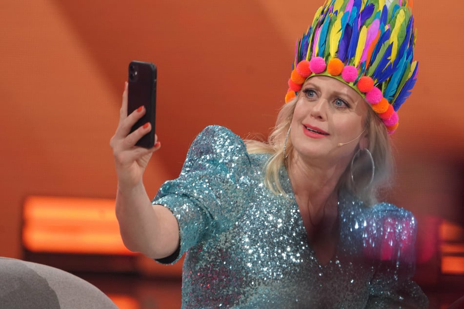 Auch in der ARD-Show "Verstehen Sie Spaß?" zeigte Barbara Schöneberger (48) Mut zu verrückten Outfits.
