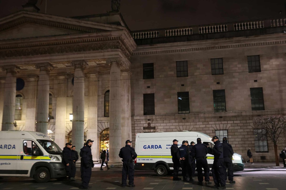 Nach einem Messerangriff in der irischen Hauptstadt kam es am 23. November in der Nähe des Tatorts zu schweren Ausschreitungen. Die Polizei von Dublin musste eingreifen.