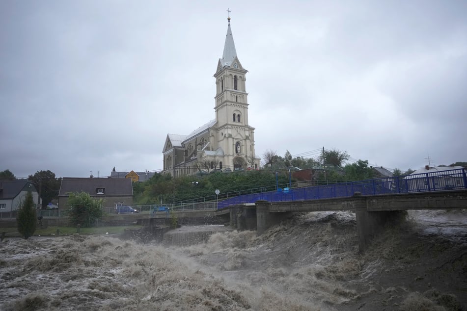 Der Fluss Bela bei Mikulovice in Tschechien "schäumte vor Wut".