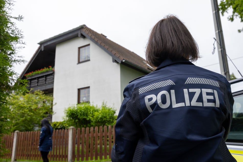 In diesem Wohnhaus in Tirpersdorf ereignete sich in der Nacht ein Dreifach-Mord.