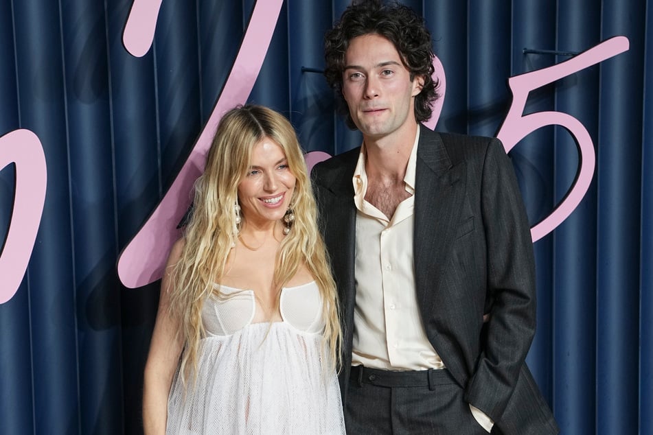 Im Dezember machte Sienna Miller ihre dritte Schwangerschaft öffentlich.