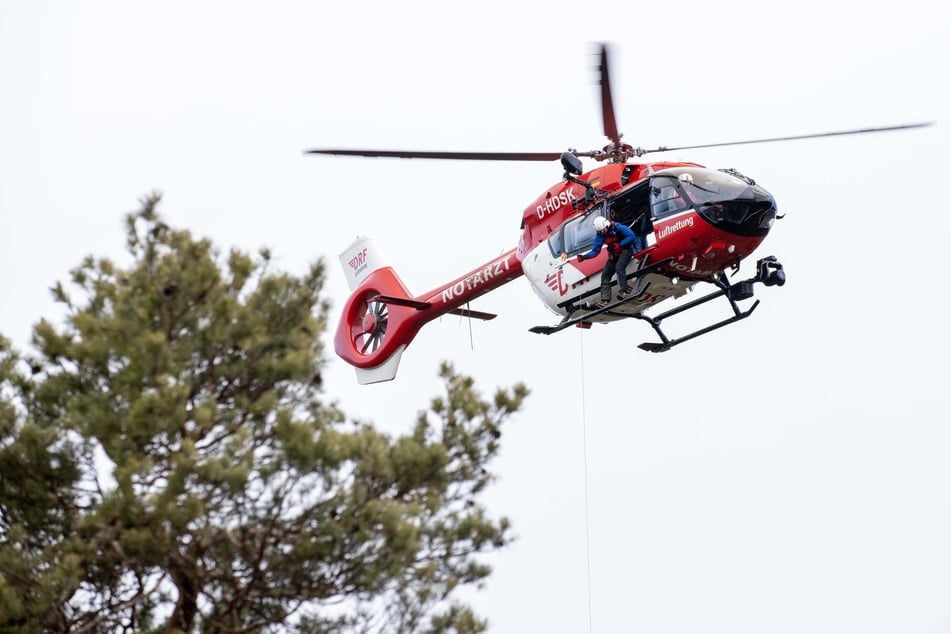 Rettungshubschrauber "Christoph 62" unterstützte am Freitag zwei Einsätze der Bergwacht von Bad Schandau. (Archivbild)