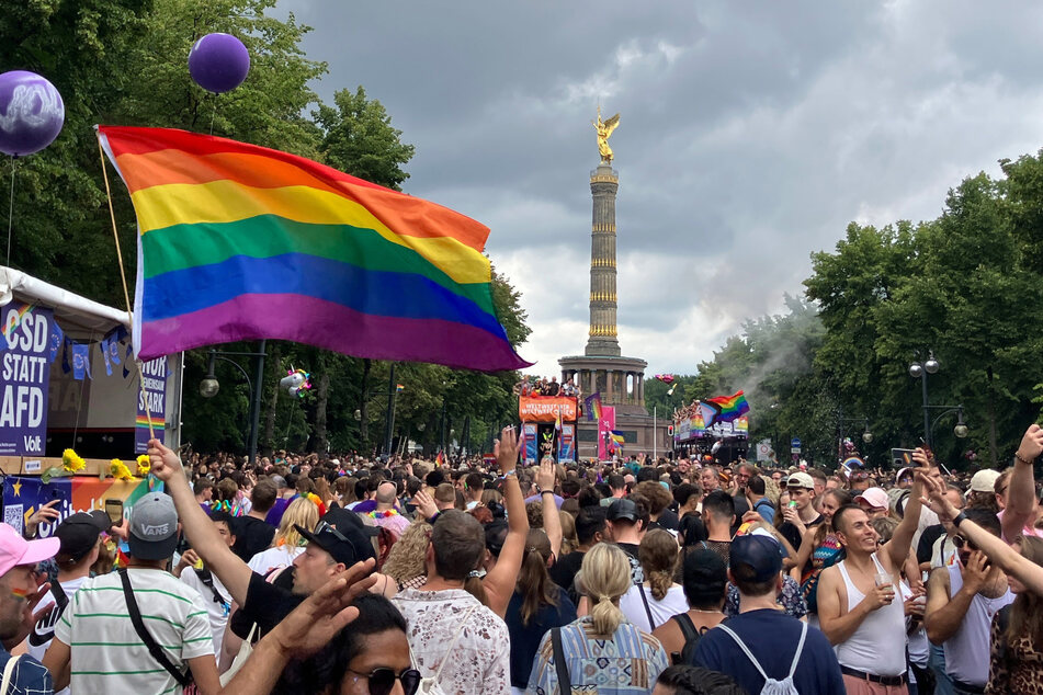 Der CSD in Berlin gilt als eine der größten Veranstaltungen der lesbischen, schwulen, bisexuellen, trans-, intergeschlechtlichen und queeren Community in Europa.