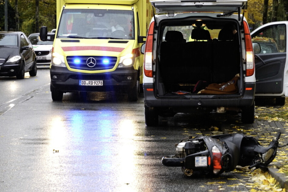 Ein Verletzter nach Unfall in Dresden-Striesen: Transporter und Motorroller kollidieren
