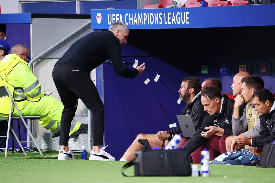 Auftakt nach Maß en dann verliert RB Leipzig plötzlich komplett den Faden. Watch for trainer Marco Rose (48) who attacks rapidly.