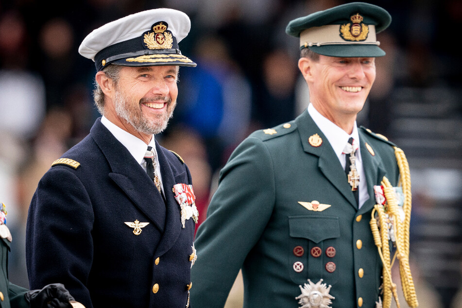 Kronprinz Frederik von Dänemark (55, links) und sein Bruder Prinz Joachim (53, rechts) hatten bisher ein enges Verhältnis, bis es zum Bruch kam. (Archivbild)