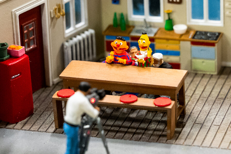 Ernie (hinten l.) und Bert sind jetzt im Miniaturwunderland zu finden.