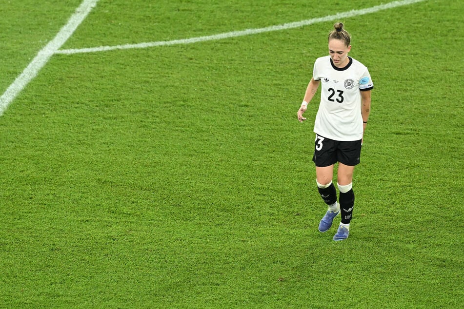 Abwehrspielerin Sophia Kleinherne (25) bezahlt die EM mit einer Verletzung.