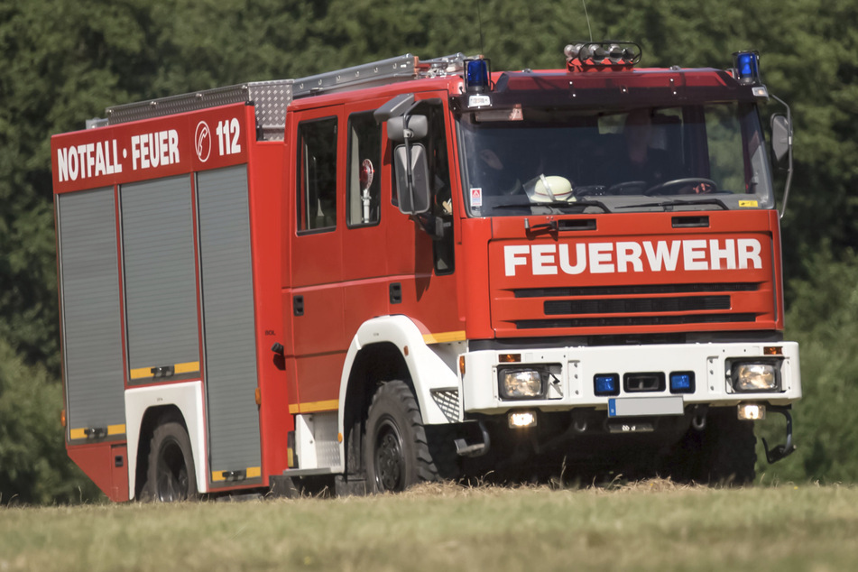 Feuerwehrmann kippt bei erster Fahrt mit Fahrzeug um: 100.000 Euro Schaden!