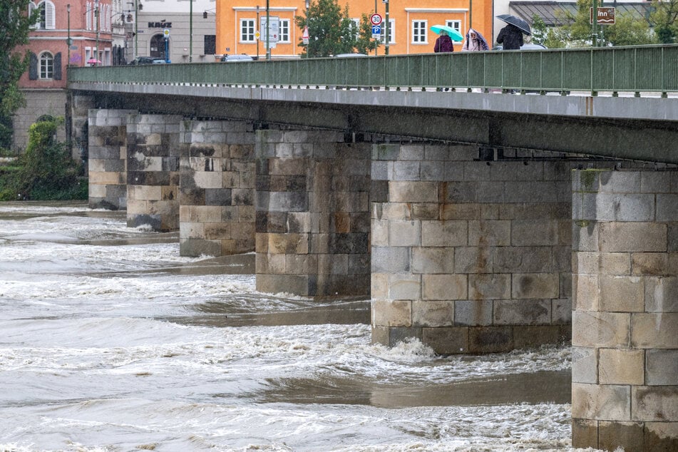 Der Inn in Passau führt Hochwasser.