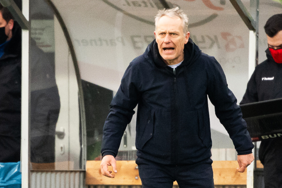 Christian Streich (55) coacht den Fußball-Bundesligisten SC Freiburg.