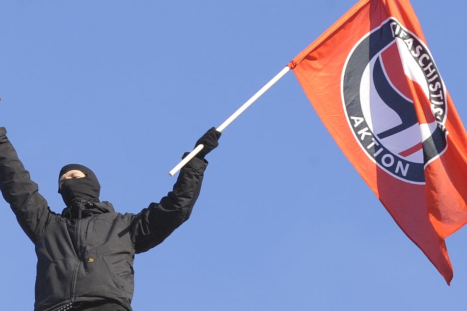 Ein Linksextremist während einer Antifa-Demo. Kommt der "schwarze Block" nach Schwarzenberg?