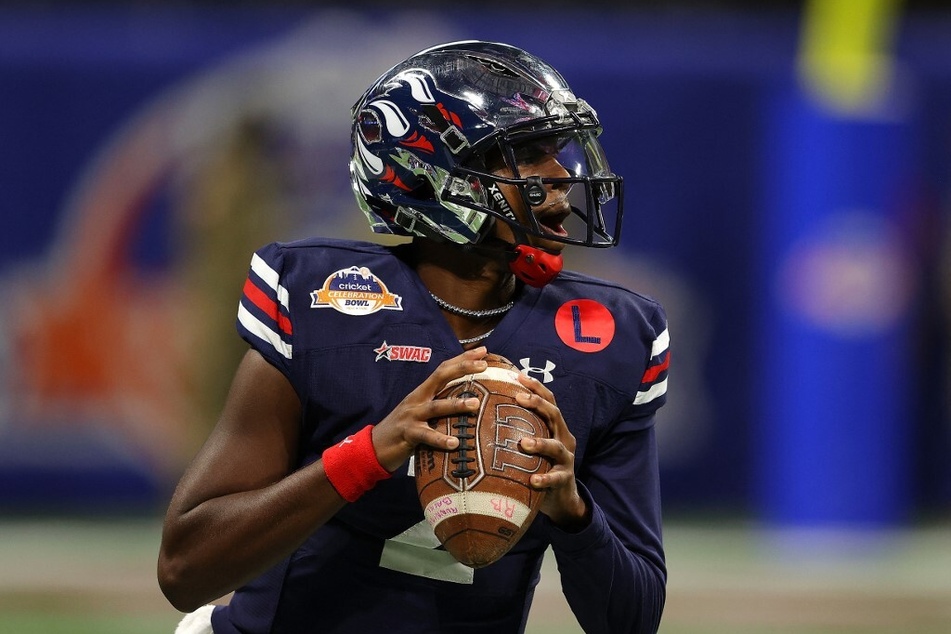 Shedeur Sanders will become the Colorado Buffaloes new starting quarterback after following his father and new UC Boulder head coach, Deion Sanders.
