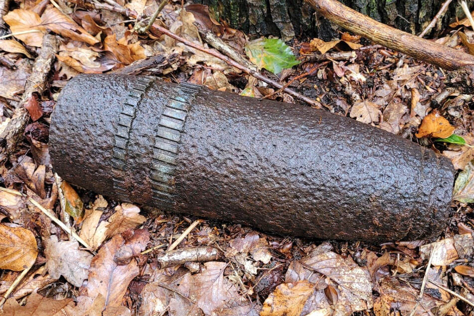 Bombenalarm in Waldgebiet: 32-Jähriger findet scharfen Blindgänger