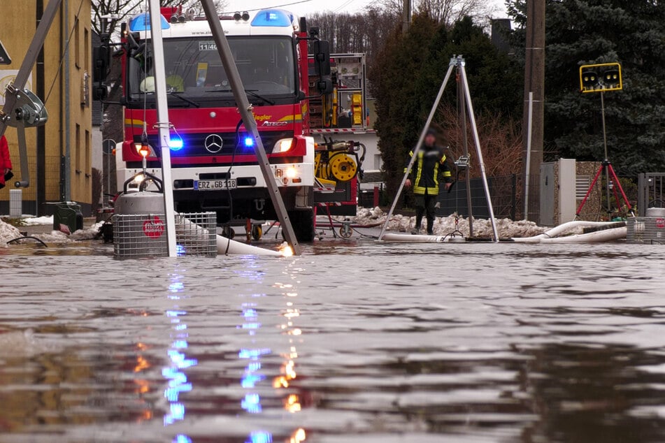 In Burkhardtsdorf standen ganze Straßenzüge unter Wasser.