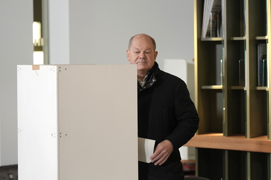 Auch Noch-Kanzler Olaf Scholz (66, SPD) gab seine Stimme ab.