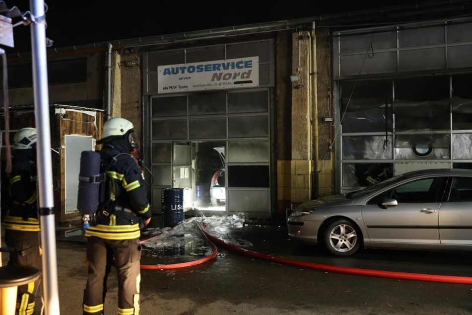 Der Brand war in einer Autowerkstatt im Leipziger Norden ausgebrochen.