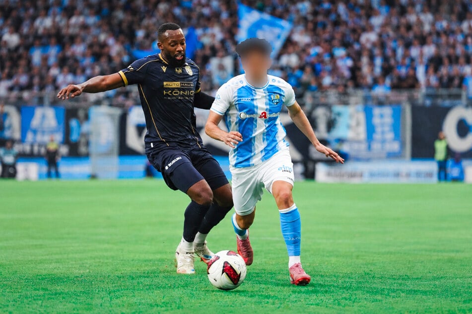Erkennt Ihr den himmelblauen Spieler? Dann nehmt an der Verlosung teil und gewinnt Freikarten.