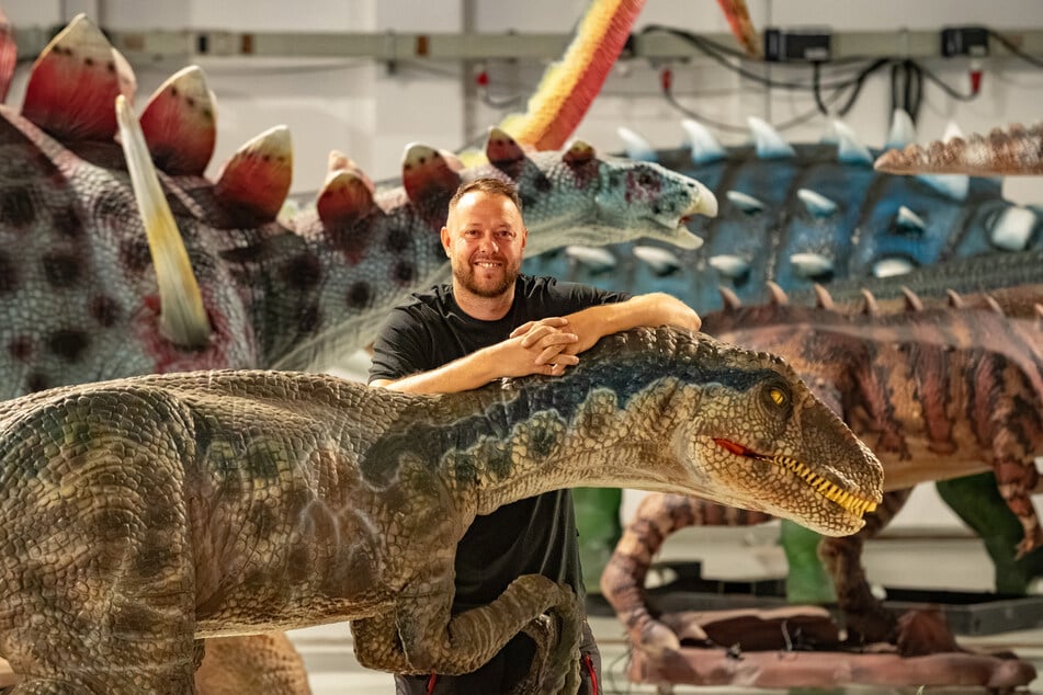 Aussteller Christopher Richter (38) freut sich: Bei den Live-Shows können Nachwuchs-Ranger ihr Wissen unter Beweis stellen. "Wie viele Zähne hat ein Triceratops?"