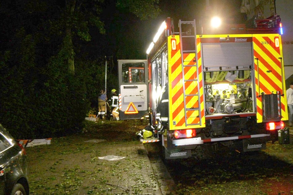 In Südhessen und in der angrenzenden Wormser Umgebung in Rheinland-Pfalz hatte es in der vergangenen Nacht wegen des Unwetters mehrere Hundert Feuerwehreinsätze gegeben.