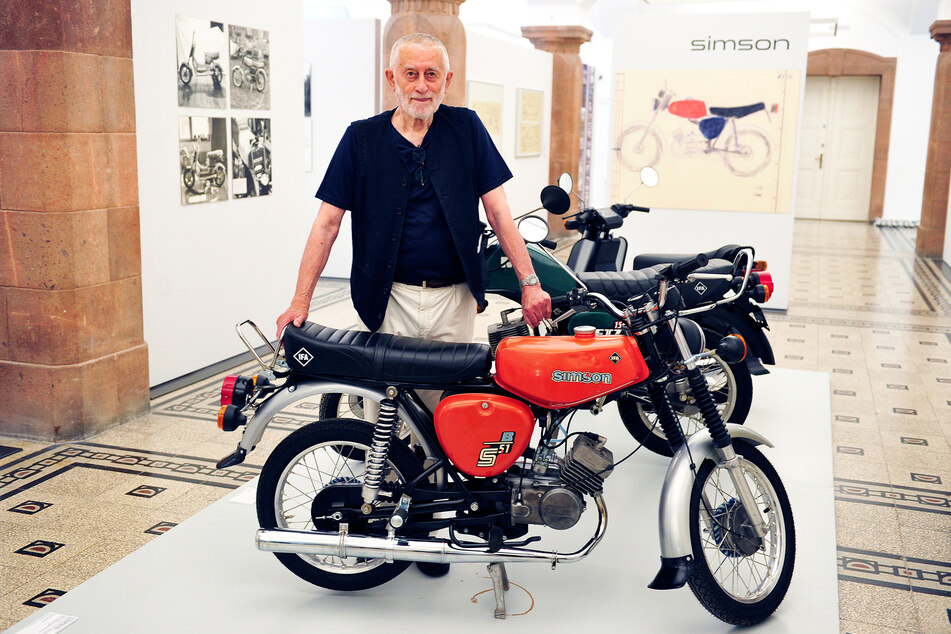 Karl Clauss Dietel (86) schuf mit der Simson S51 einen Klassiker des DDR-Designs - den er jetzt in den Kunstsammlungen Chemnitz präsentiert.
