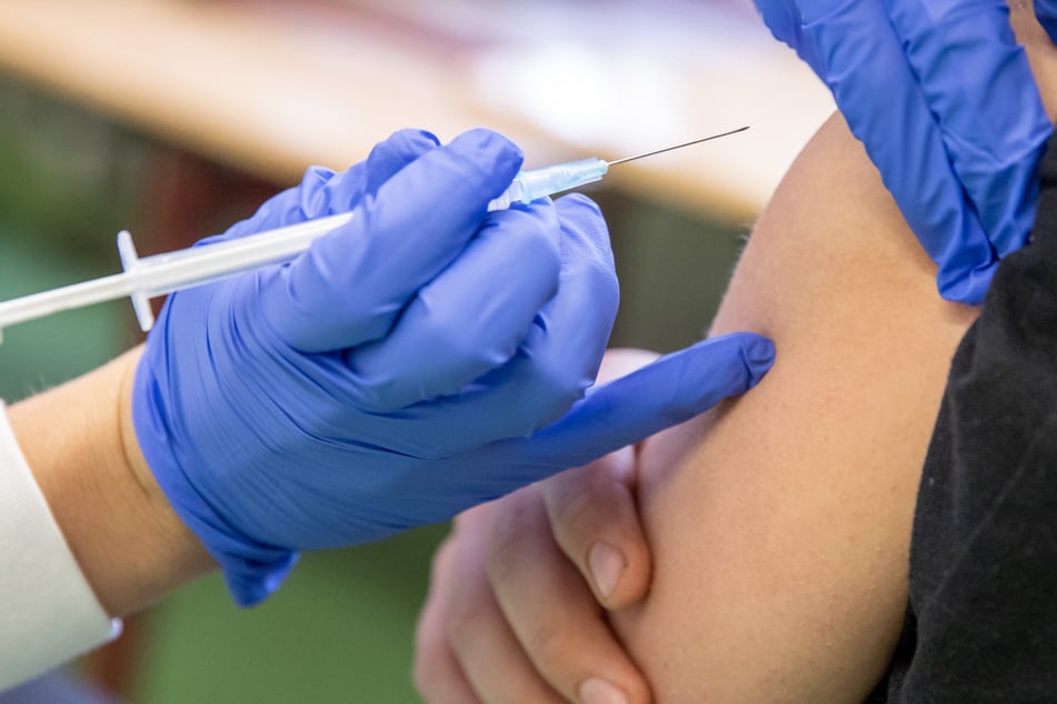 Kampf gegen Corona: Auffrischimpfungen für alle nach sechs Monaten vorgesehen. (Symbolbild)